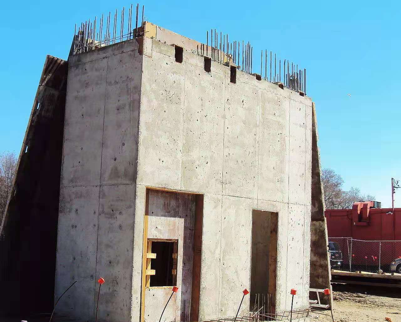 怎么解決剪力墻粉刷空鼓開(kāi)裂？