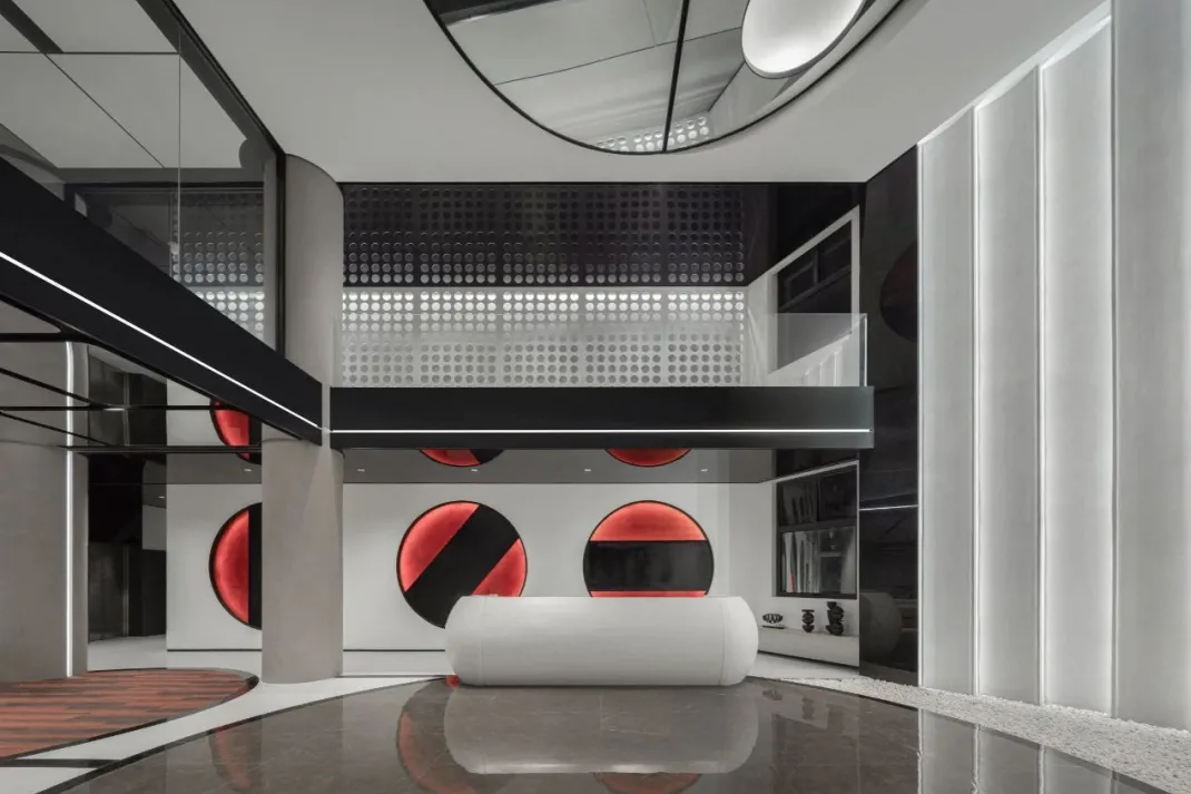 辦公室紅色和灰色搭配設(shè)計，盡顯高端