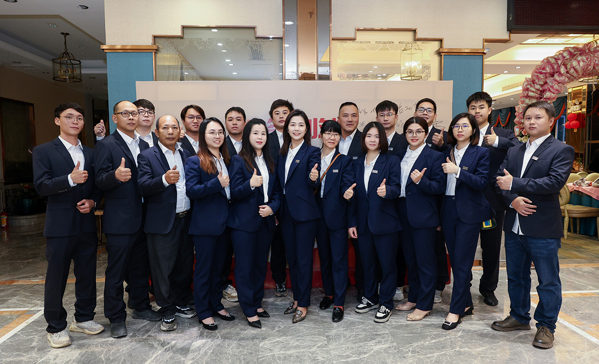 華商建設(shè)集團(tuán)辭舊迎新晚會，攜手同行，再創(chuàng)輝煌