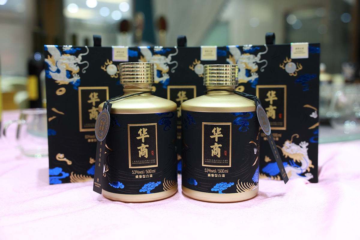 華商建設(shè)集團(tuán)辭舊迎新晚會，攜手同行，再創(chuàng)輝煌