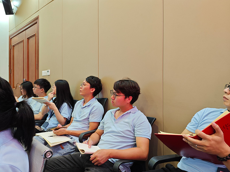 用奮斗詮釋初心使命，用實(shí)干鑄就責(zé)任擔(dān)當(dāng)